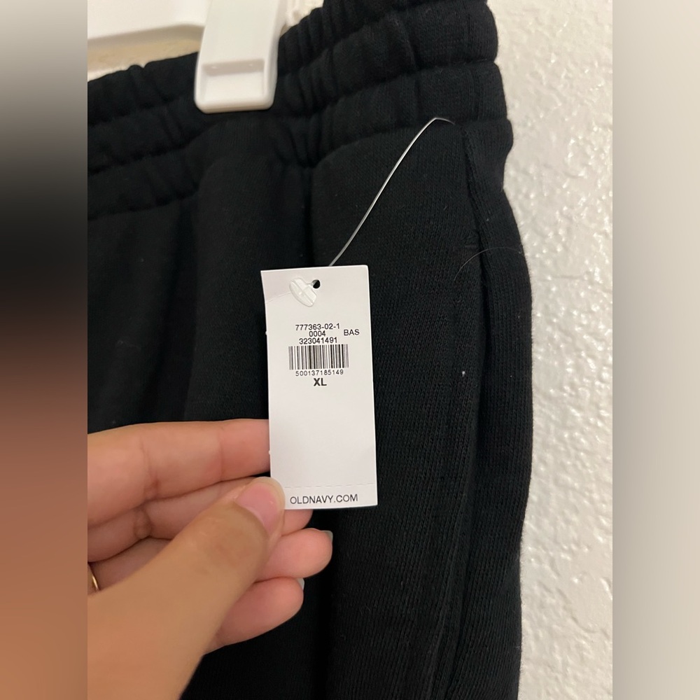 Old Navy Black Wide-Leg Sweatpants - Picture 2 of 4